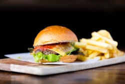 MFC KIDS  - MFC mfc poulet frit maroc, Il n'y a pas de monde sans poulet frit  délicieux et délicieux.