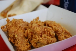 Petite Plaisir - MFC mfc poulet frit maroc, Il n'y a pas de monde sans poulet frit  délicieux et délicieux.